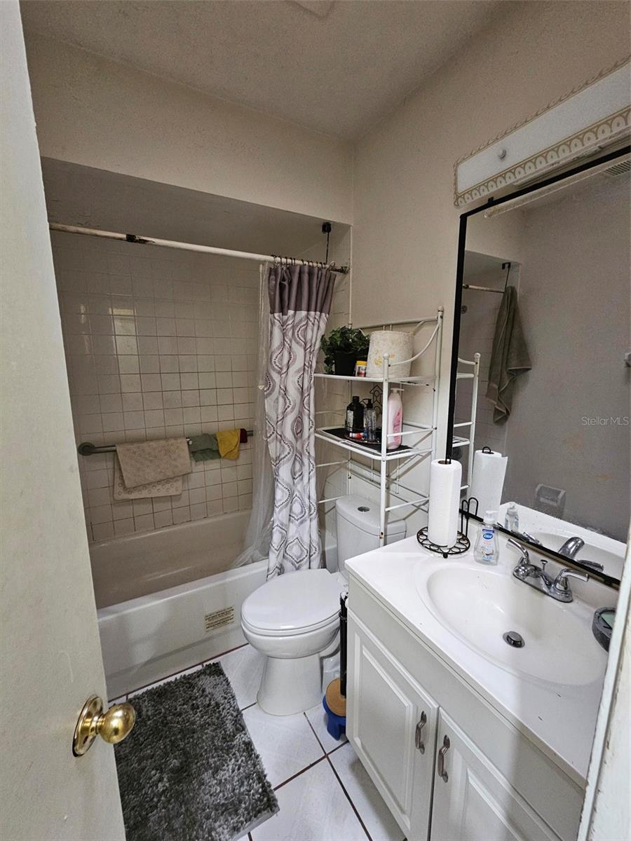 4009 E Clifton St Property Photo 9