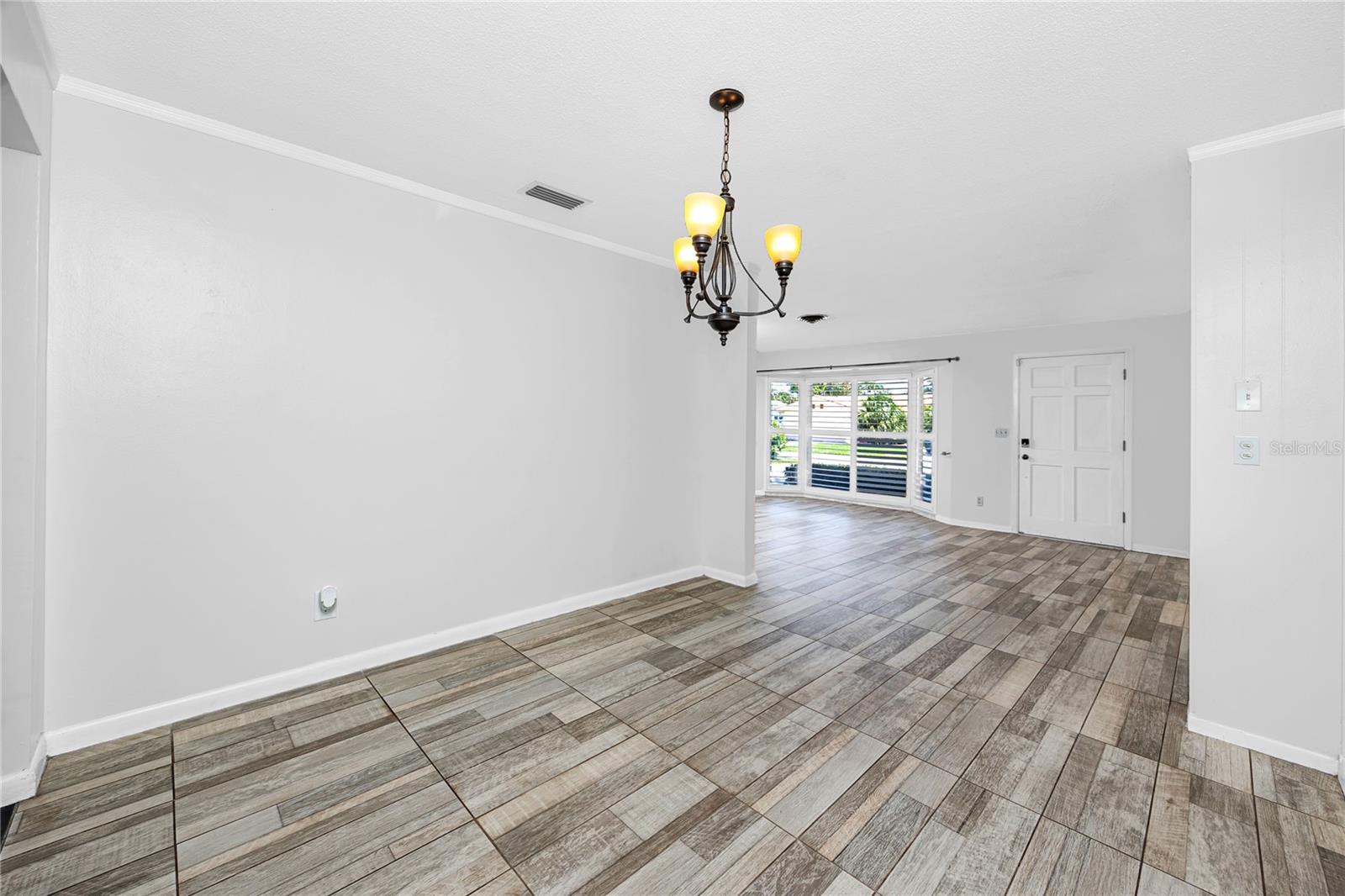 1744 Harbor Cir E Property Photo 13
