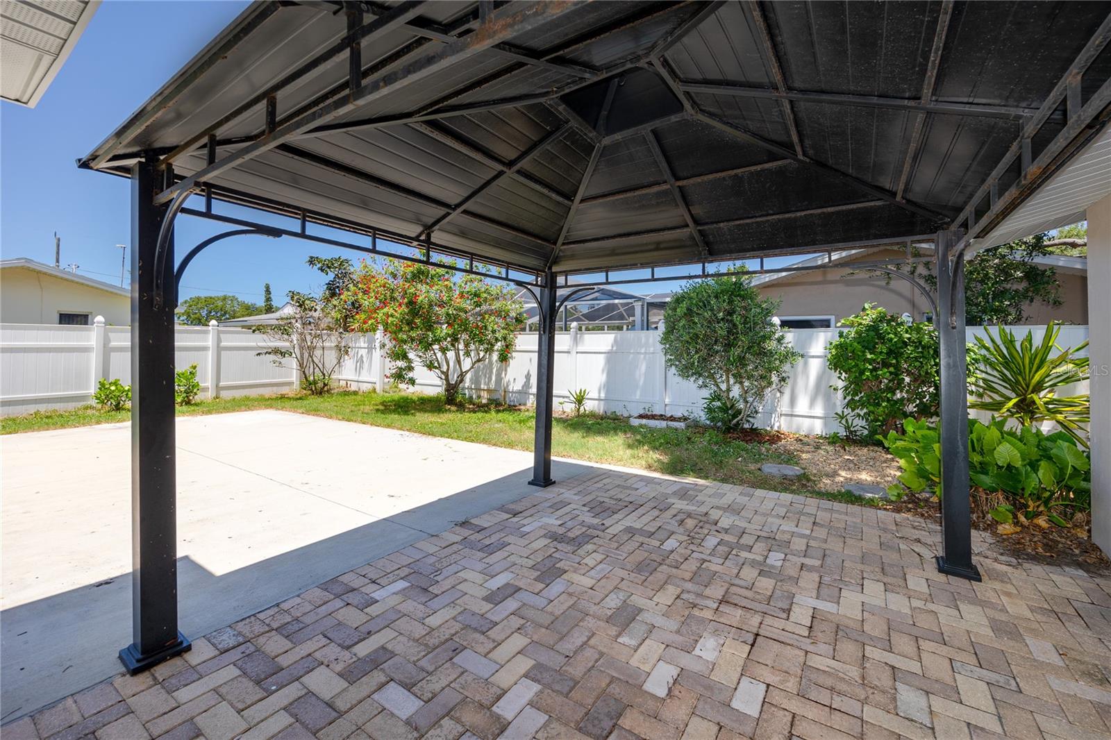1744 Harbor Cir E Property Photo 29