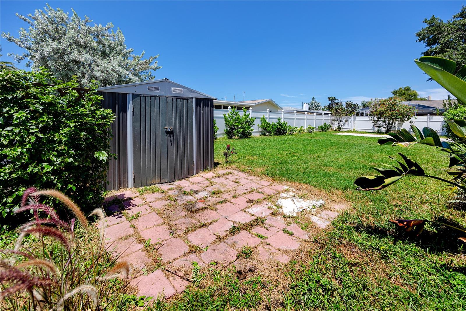 1744 Harbor Cir E Property Photo 31