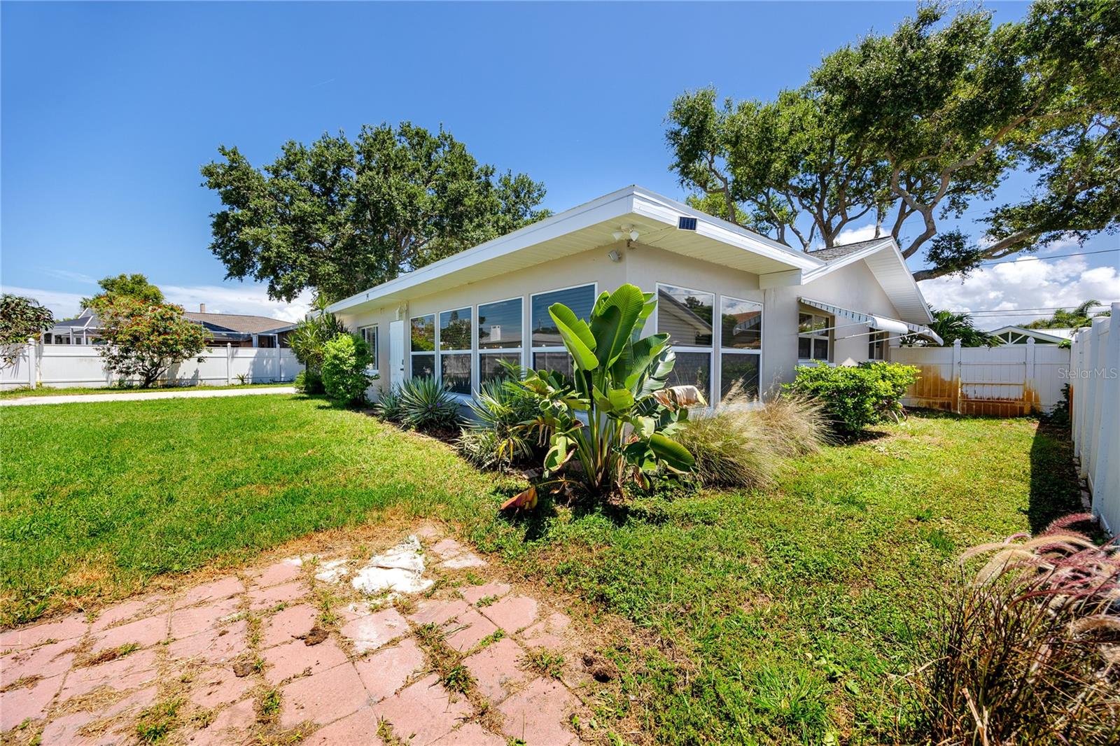 1744 Harbor Cir E Property Photo 37