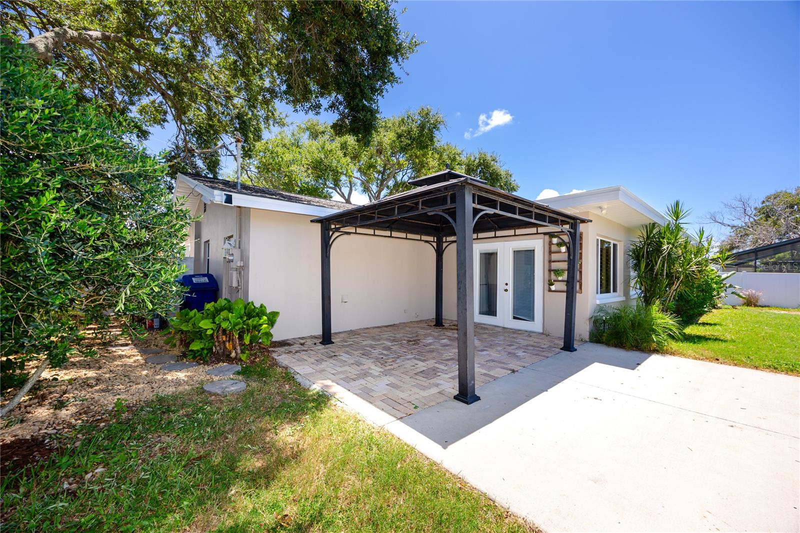 1744 Harbor Cir E Property Photo 38