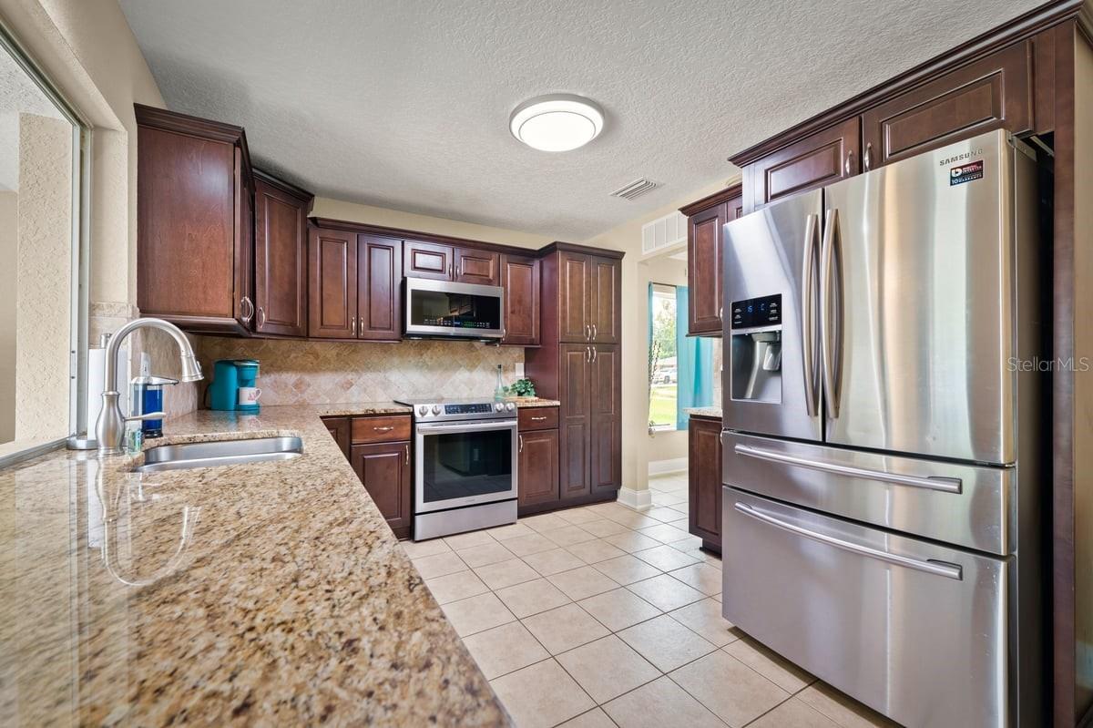 3 Clark Ln Property Photo 13