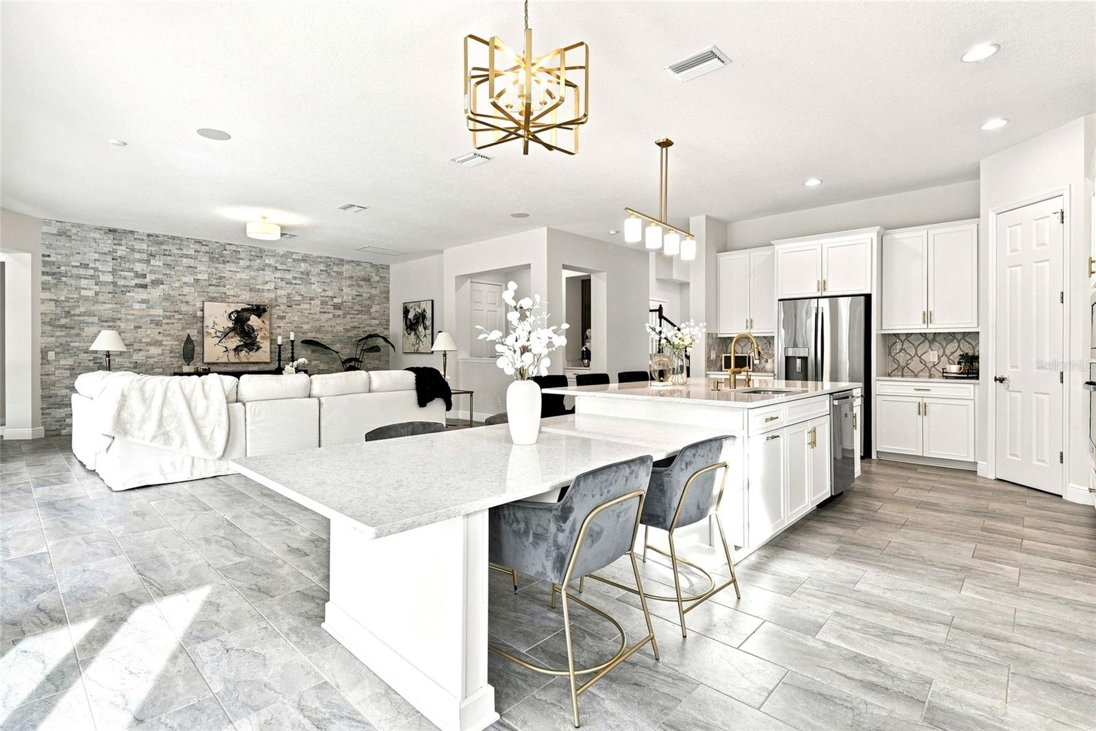 5042 Night Star Trl Property Photo 13