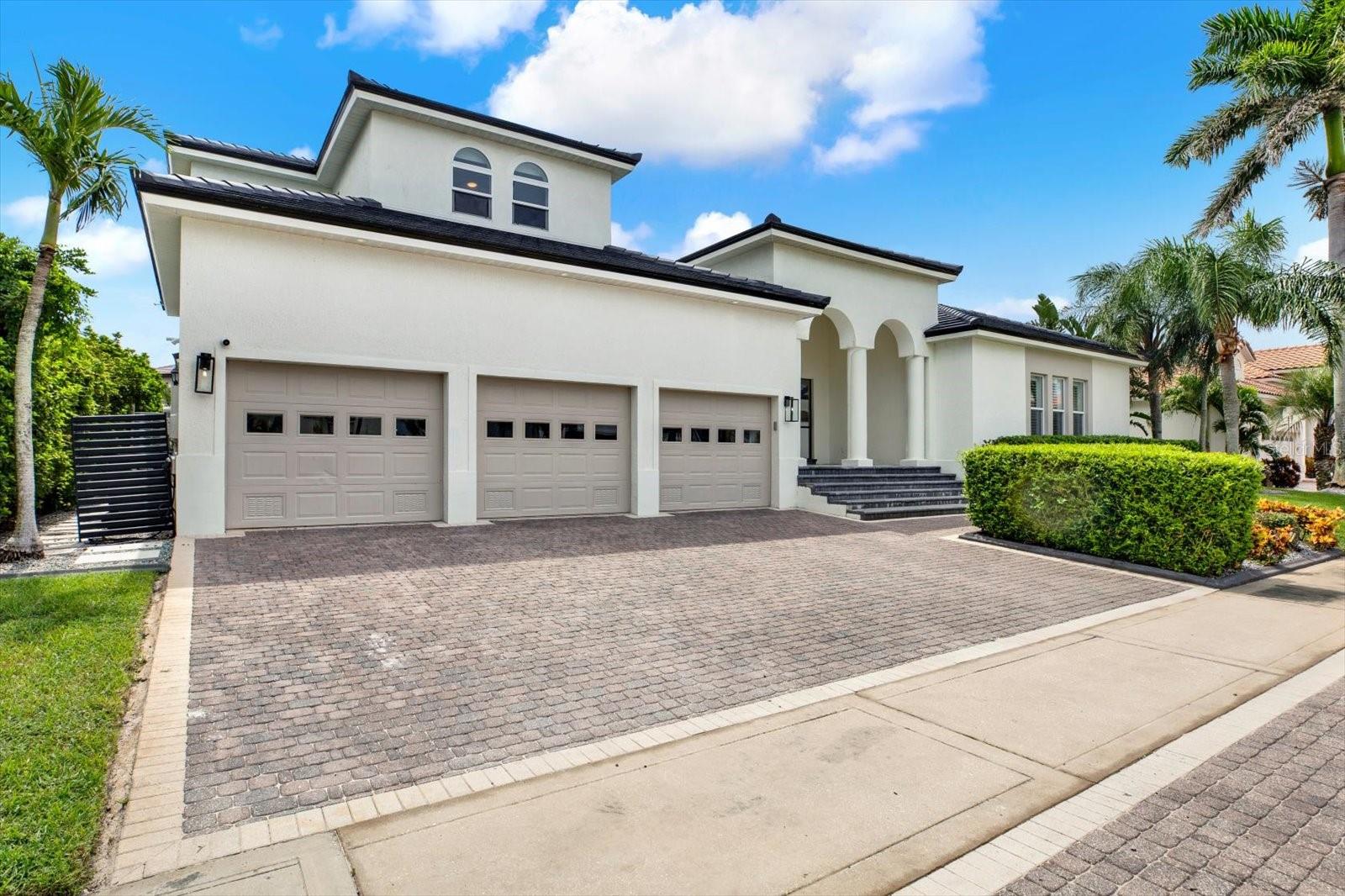 1424 Jumana Loop Property Photo 3
