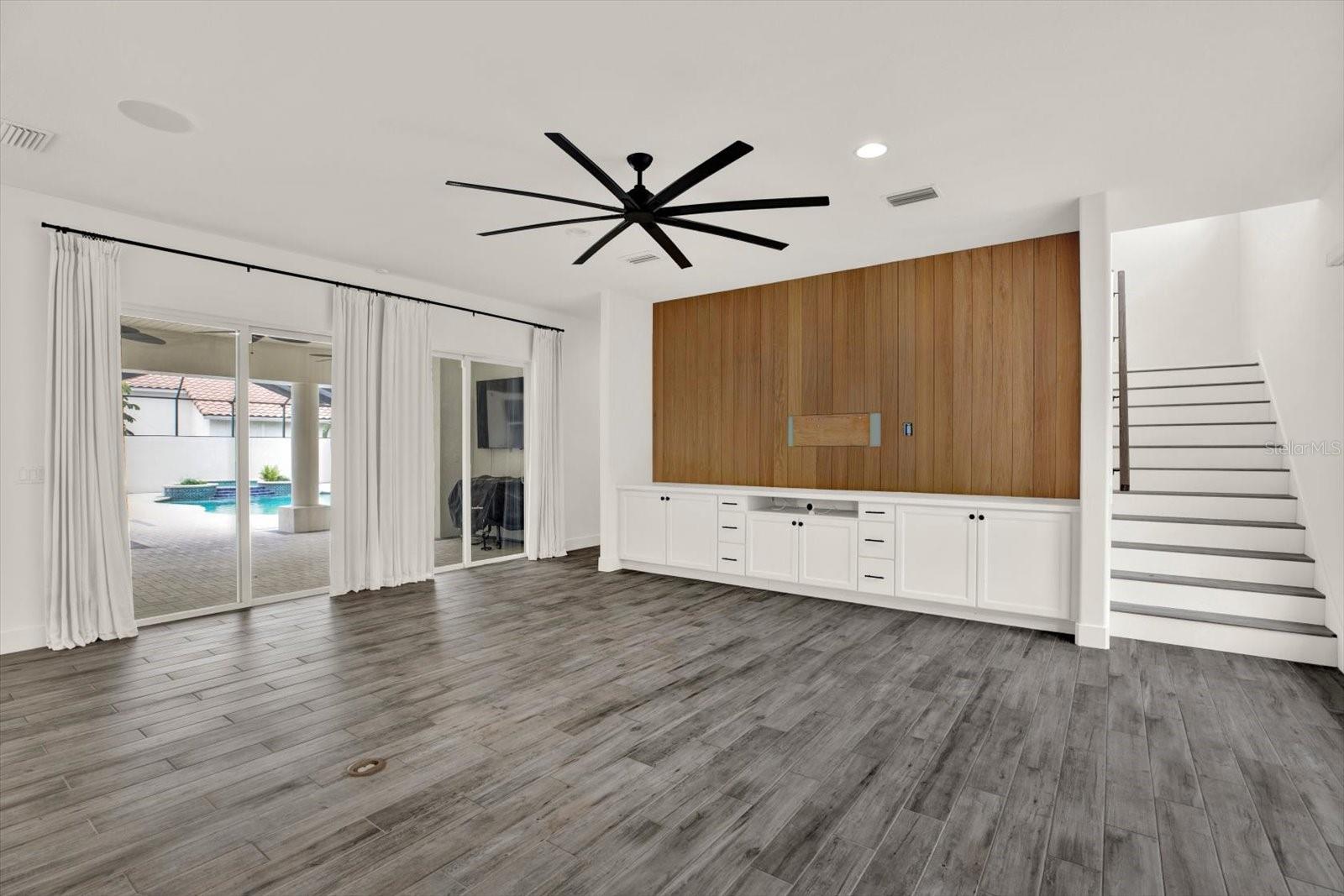 1424 Jumana Loop Property Photo 10