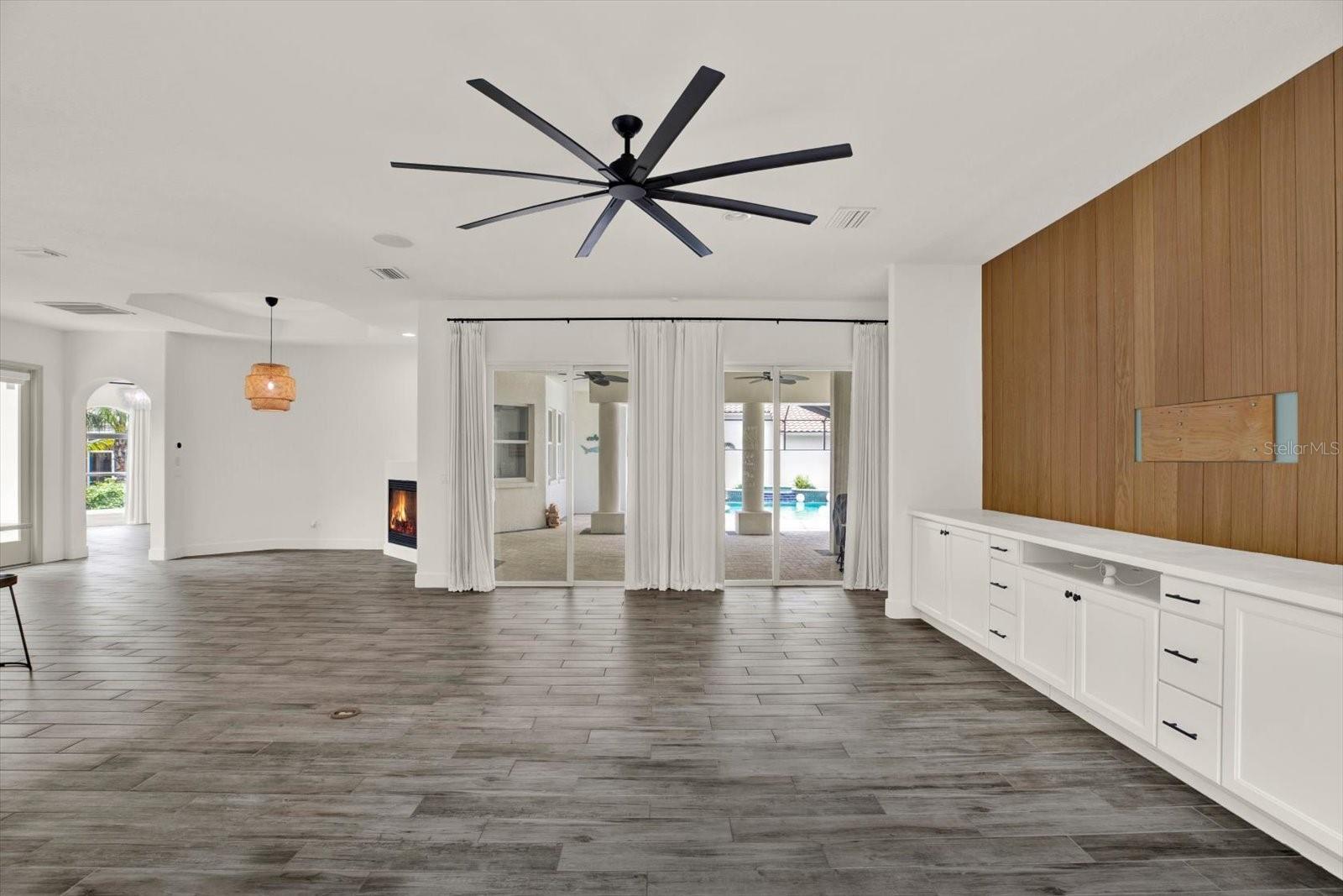1424 Jumana Loop Property Photo 11