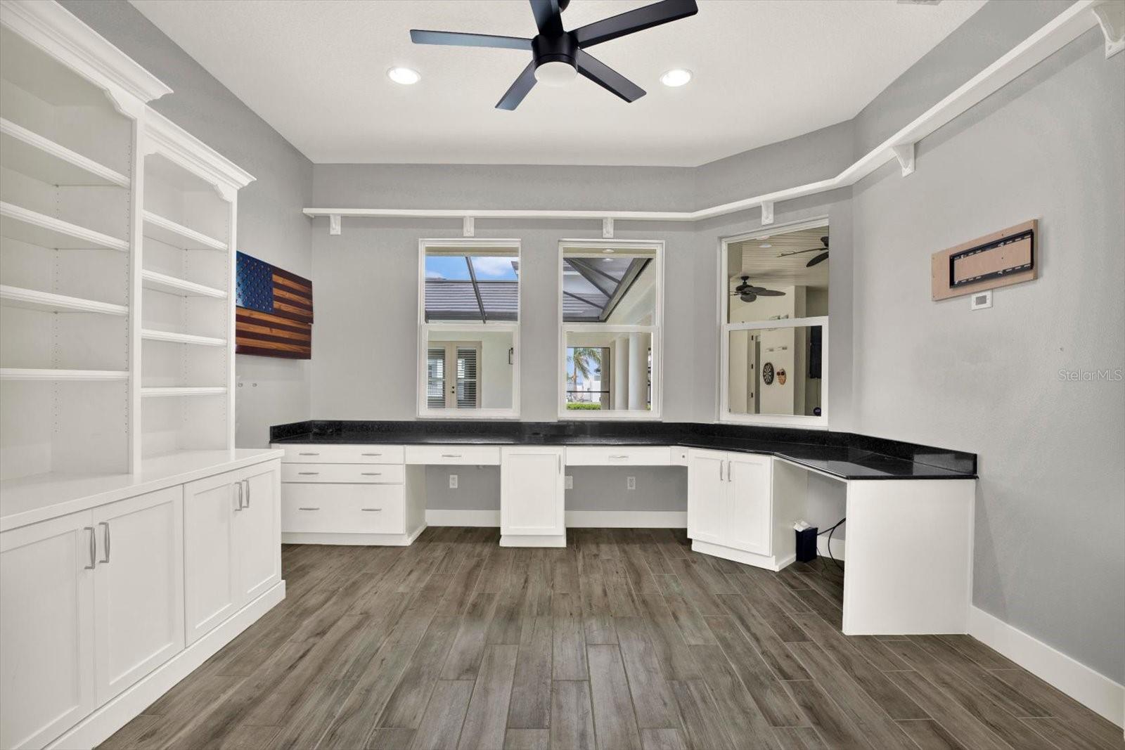 1424 Jumana Loop Property Photo 23