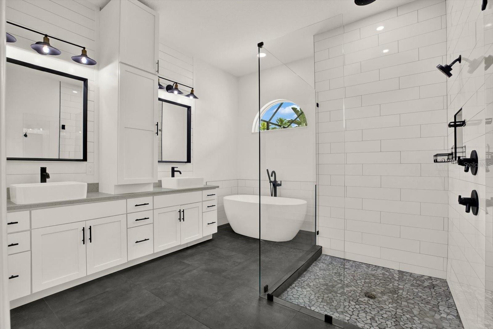 1424 Jumana Loop Property Photo 27
