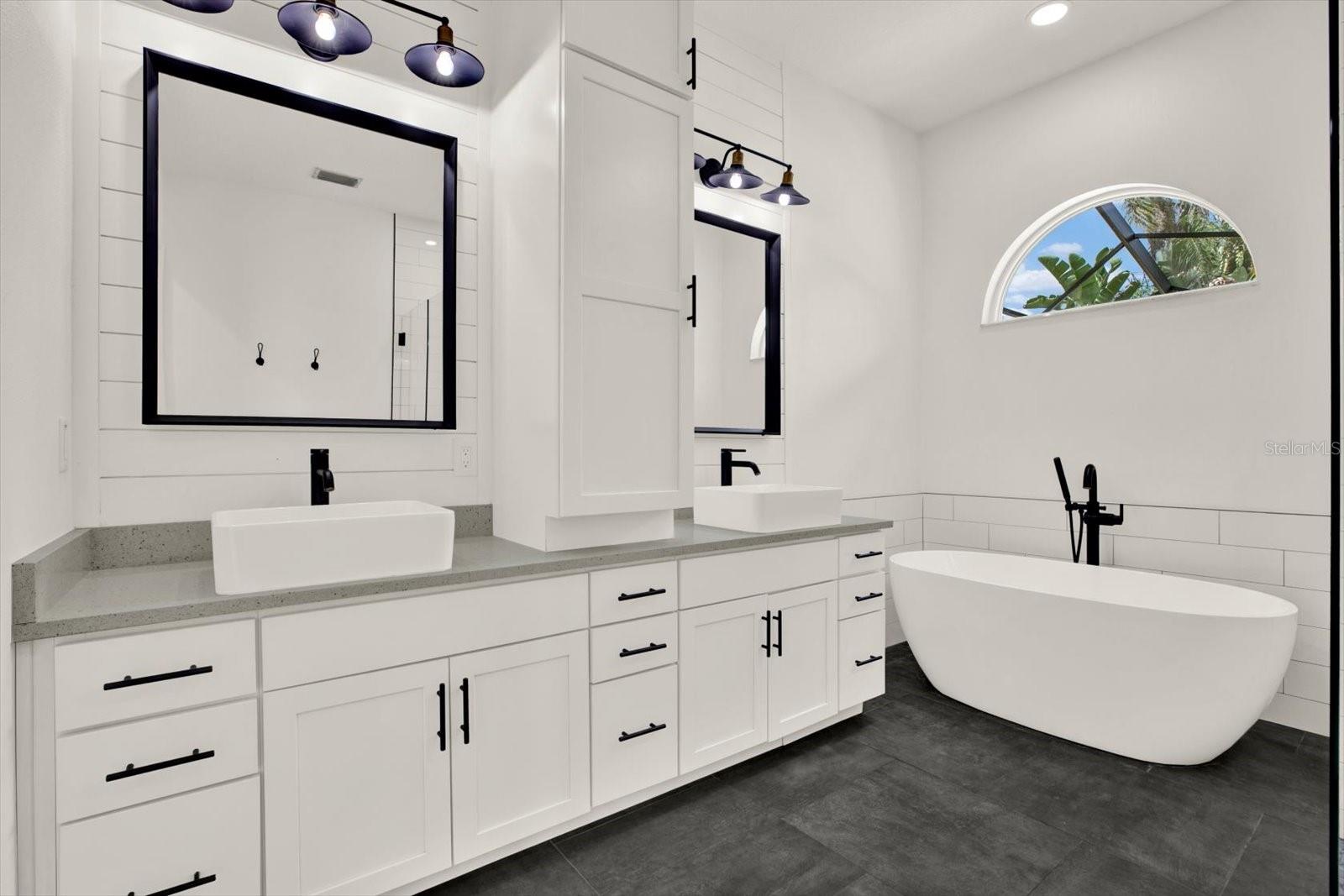 1424 Jumana Loop Property Photo 28