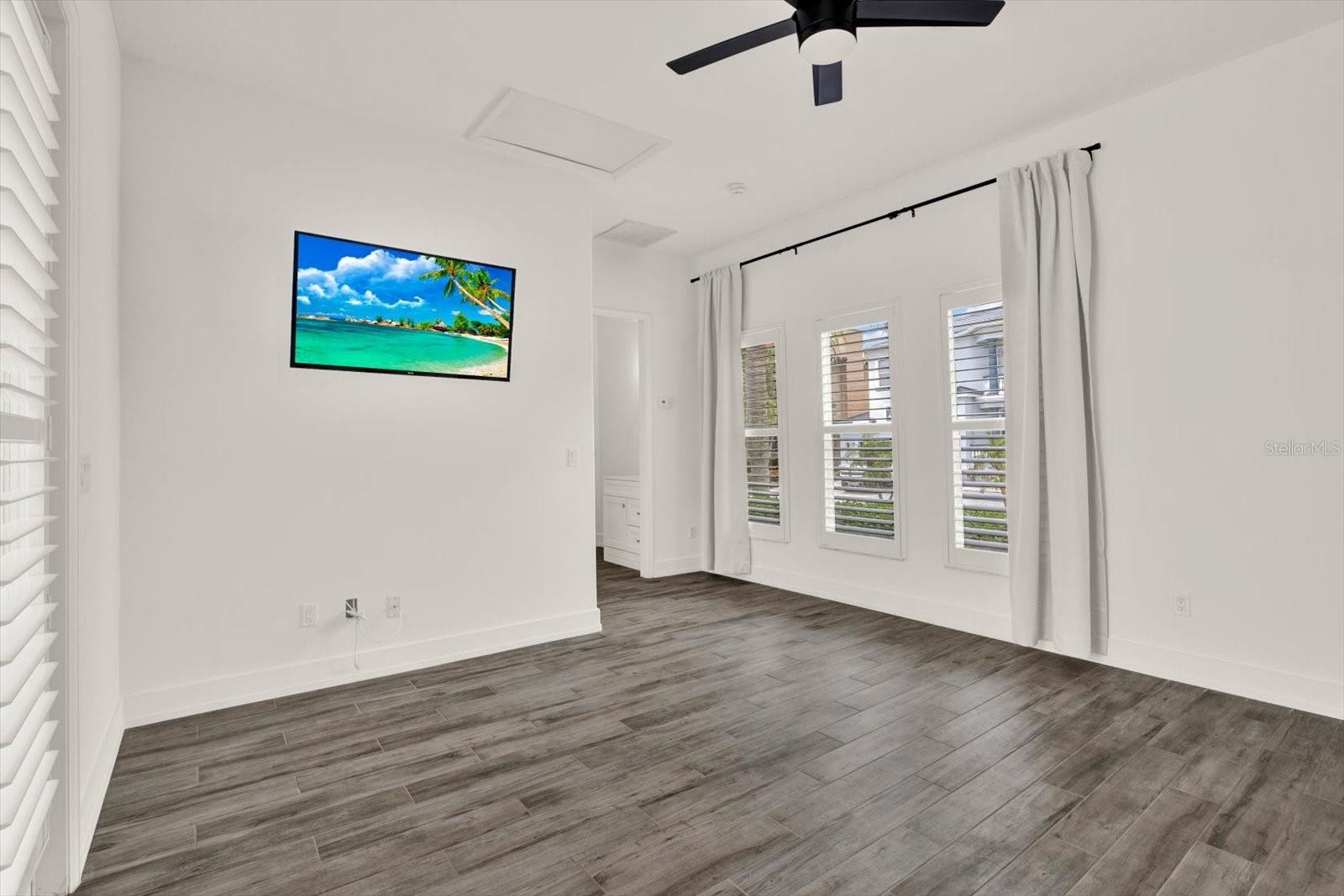 1424 Jumana Loop Property Photo 42