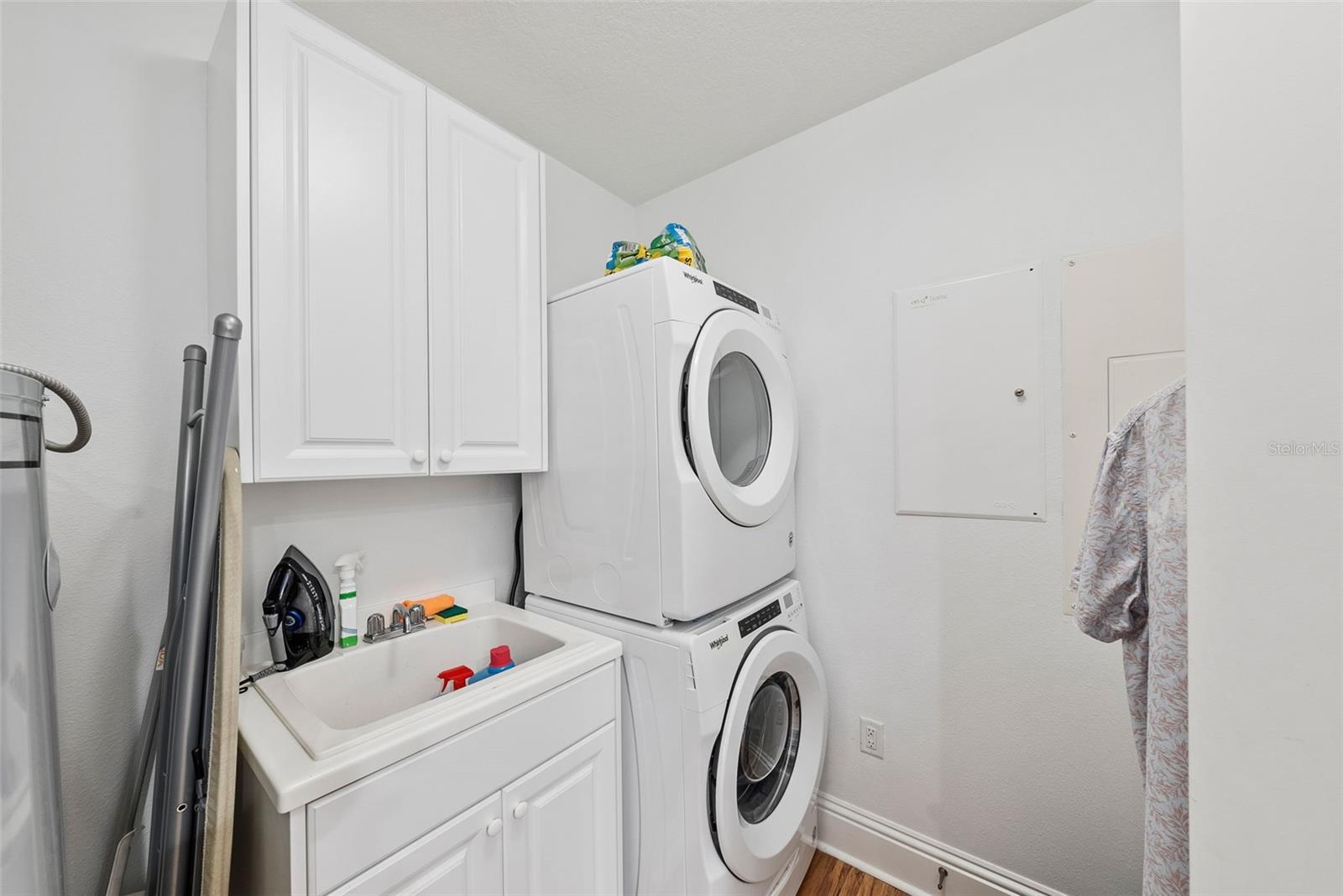 470 Mandalay Ave #303 Property Photo 27