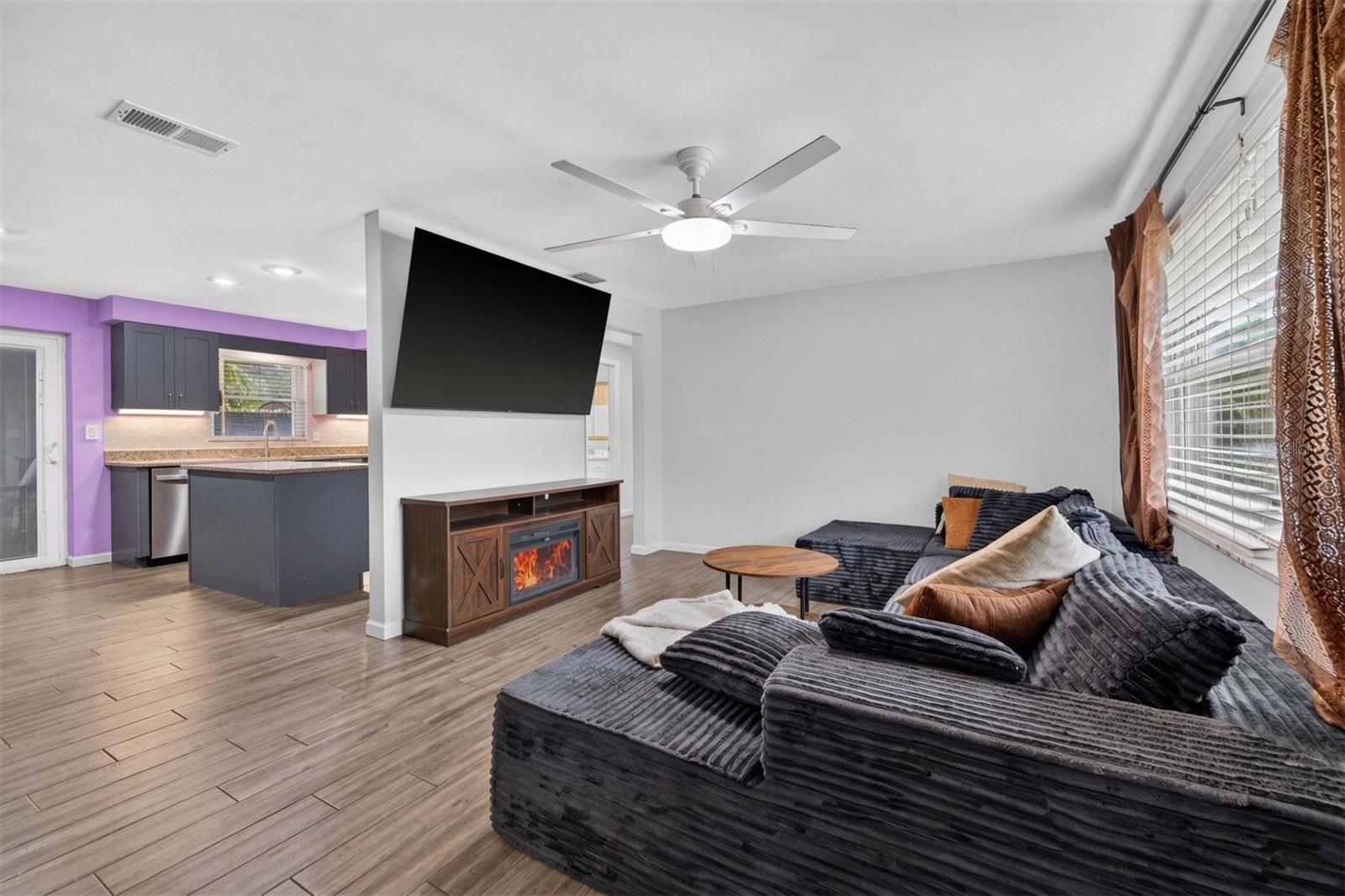 2266 Manor Ct Property Photo 5