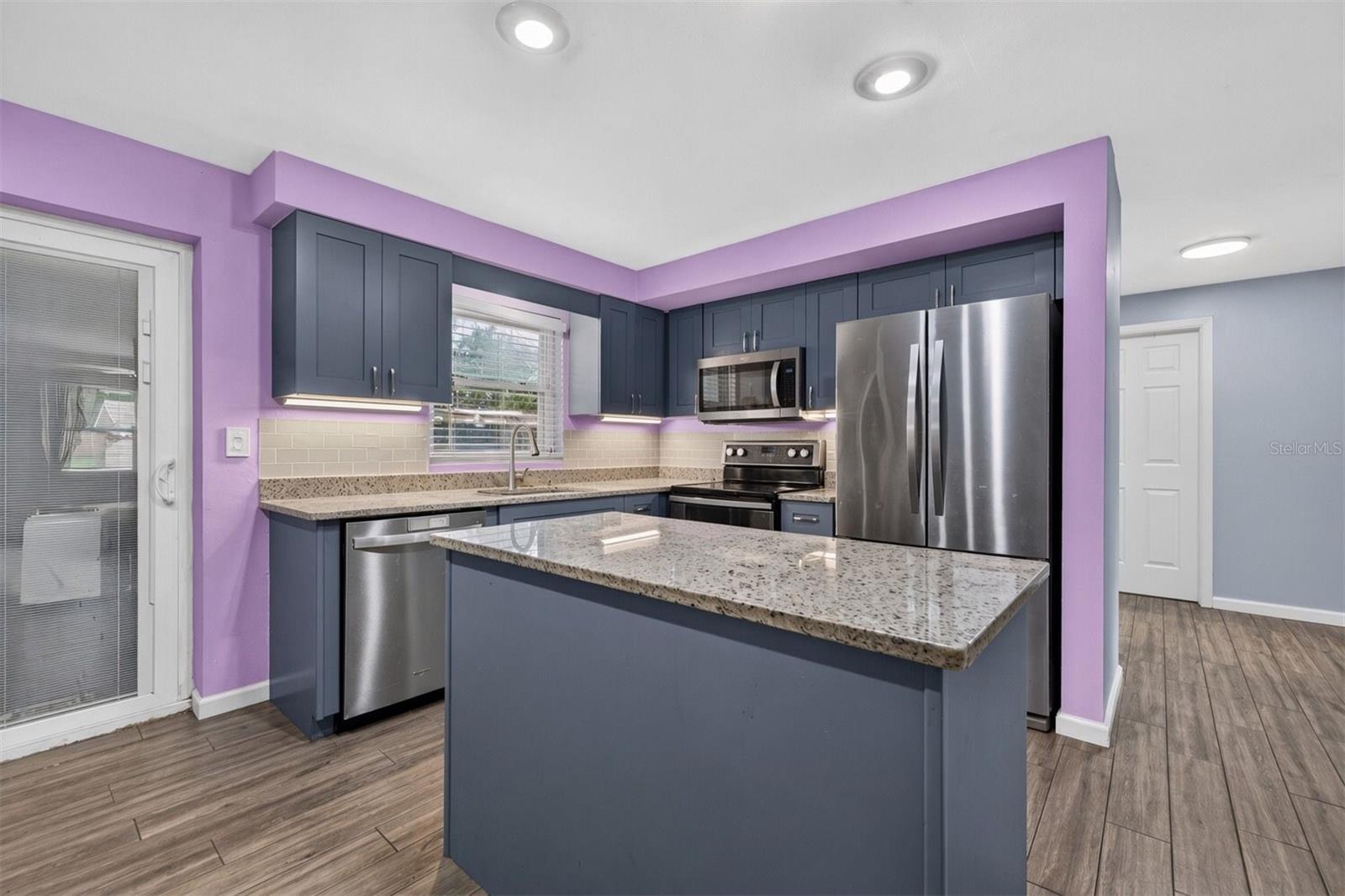 2266 Manor Ct Property Photo 7