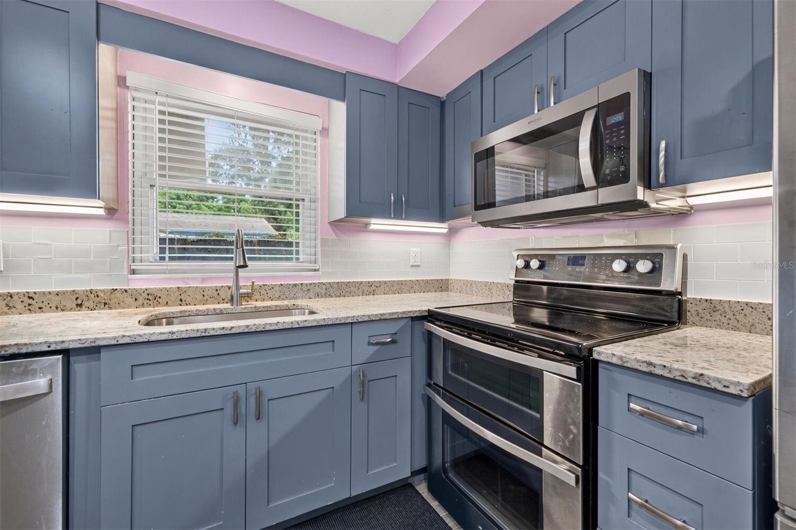 2266 Manor Ct Property Photo 8