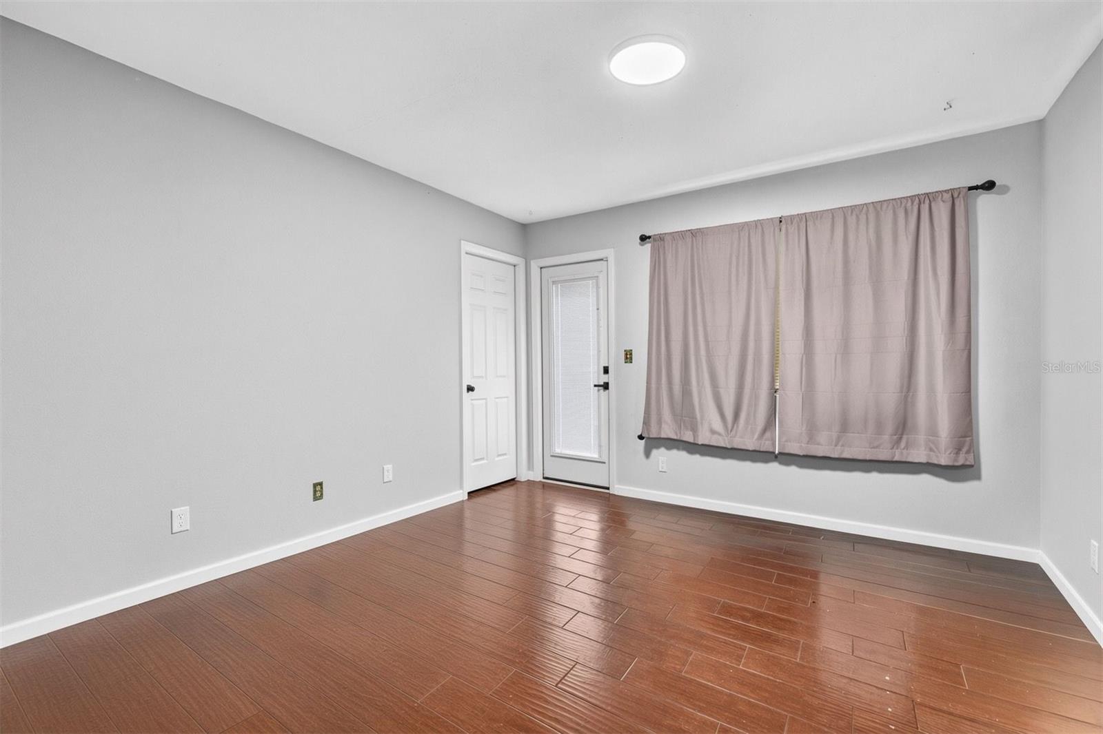2266 Manor Ct Property Photo 13