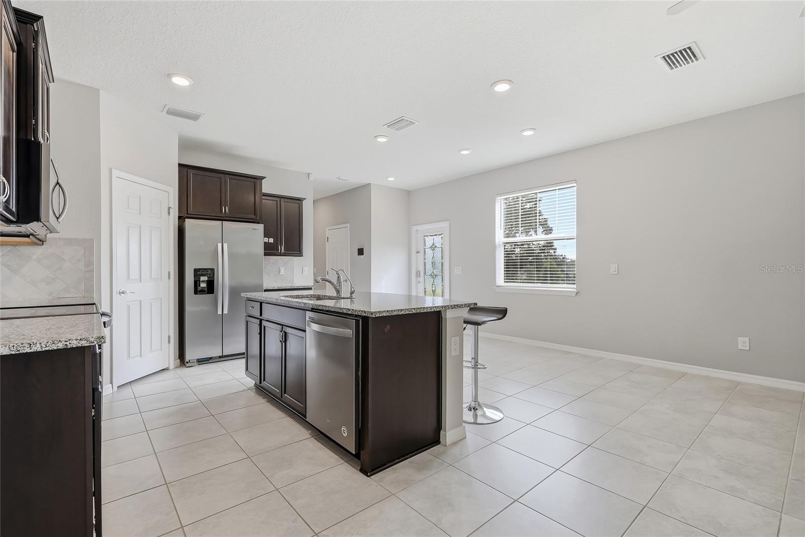 5304 Sylvester Loop Property Photo 9