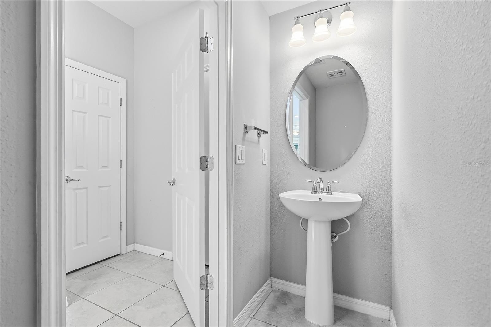 5304 Sylvester Loop Property Photo 16