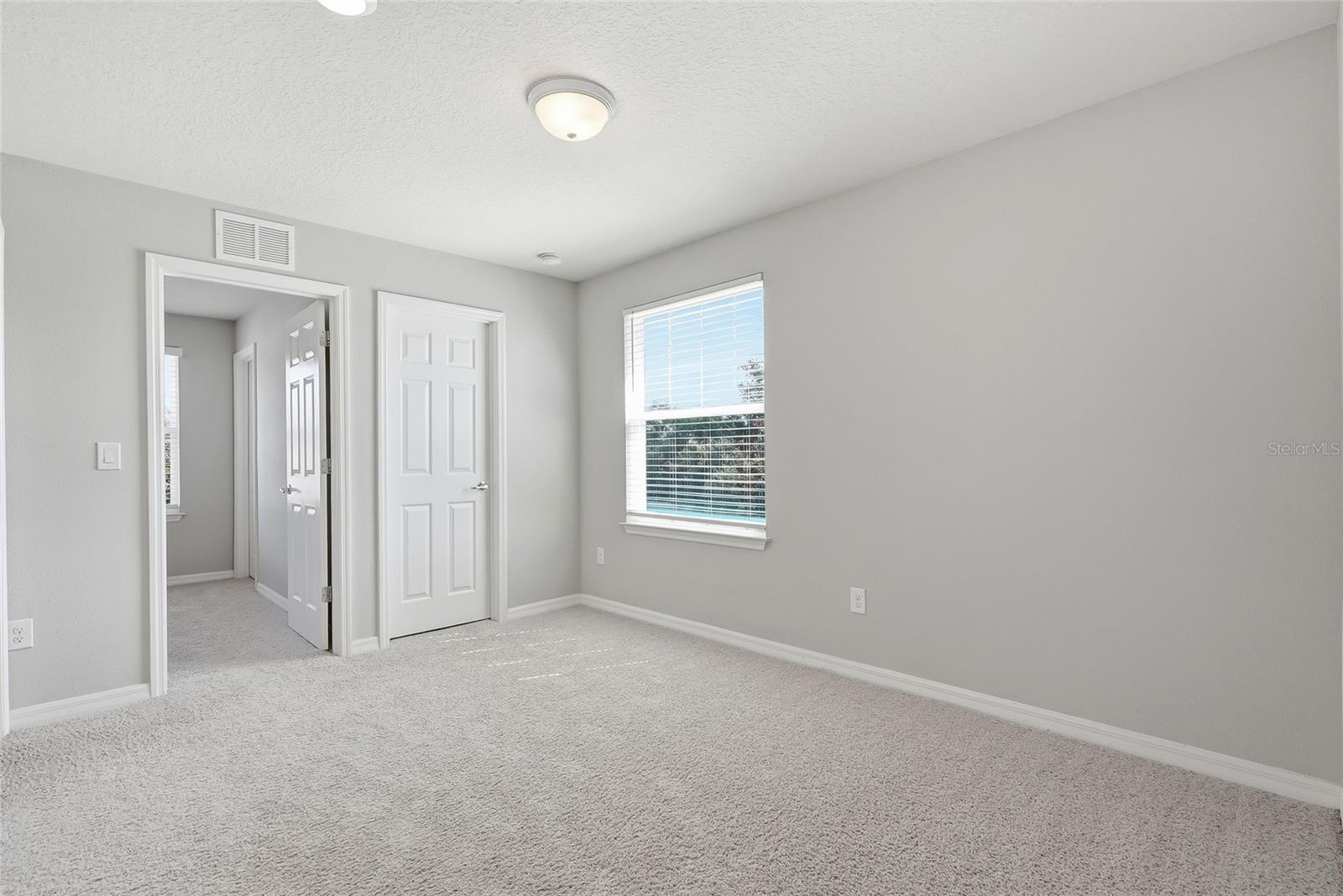 5304 Sylvester Loop Property Photo 18