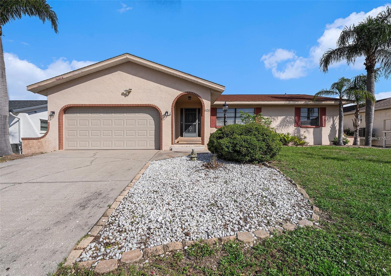 909 Chipaway Dr Property Photo 1