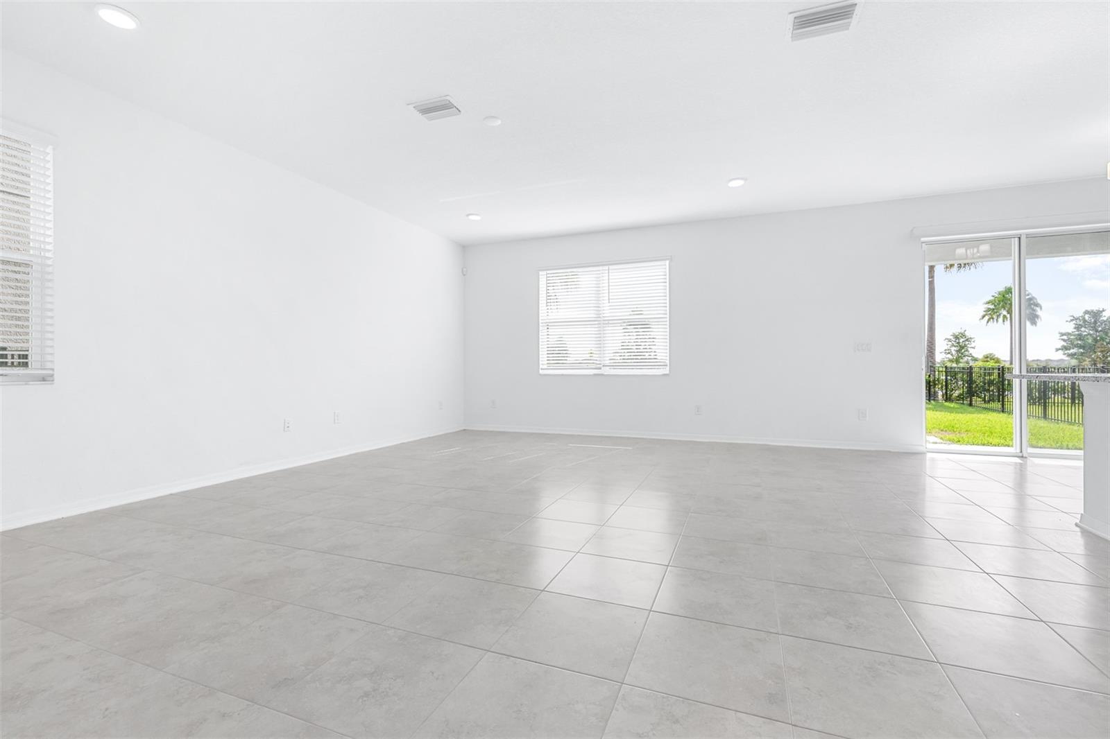 5246 Currant St Property Photo 5