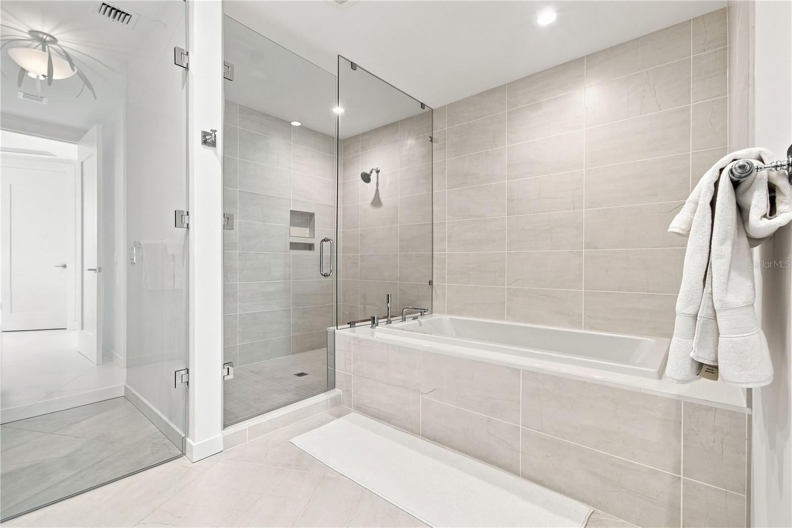 301 Quay Commons #1410 Property Photo 12