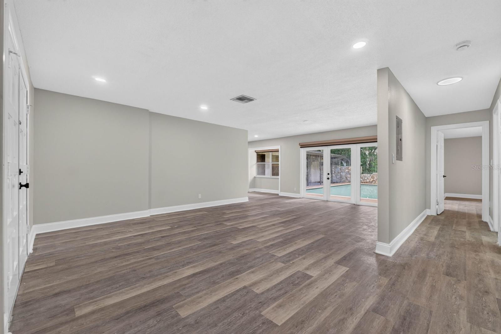 TB8542080 Property Photo 10