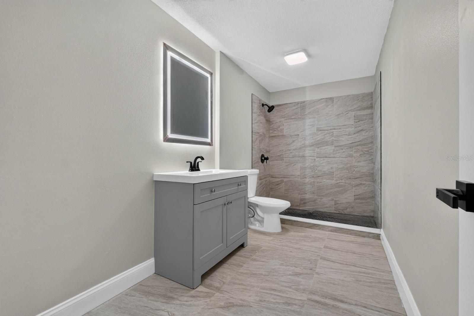 TB8542080 Property Photo 31