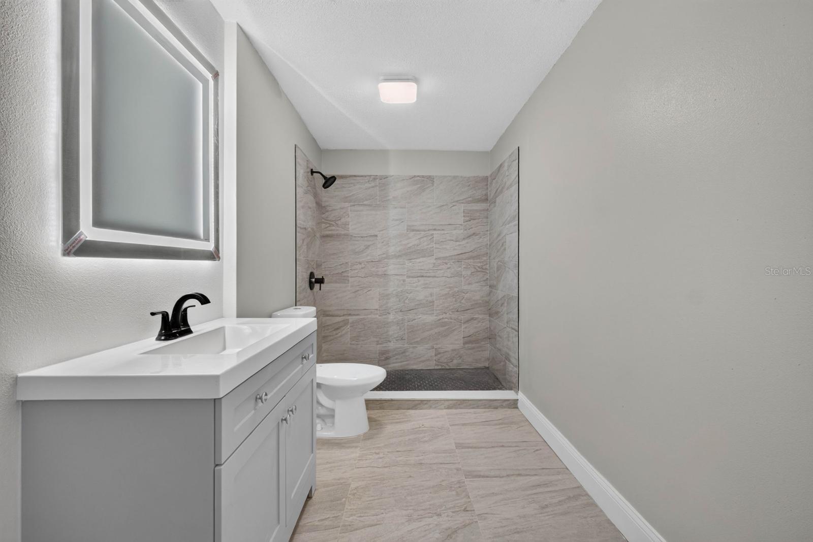 TB8542080 Property Photo 32