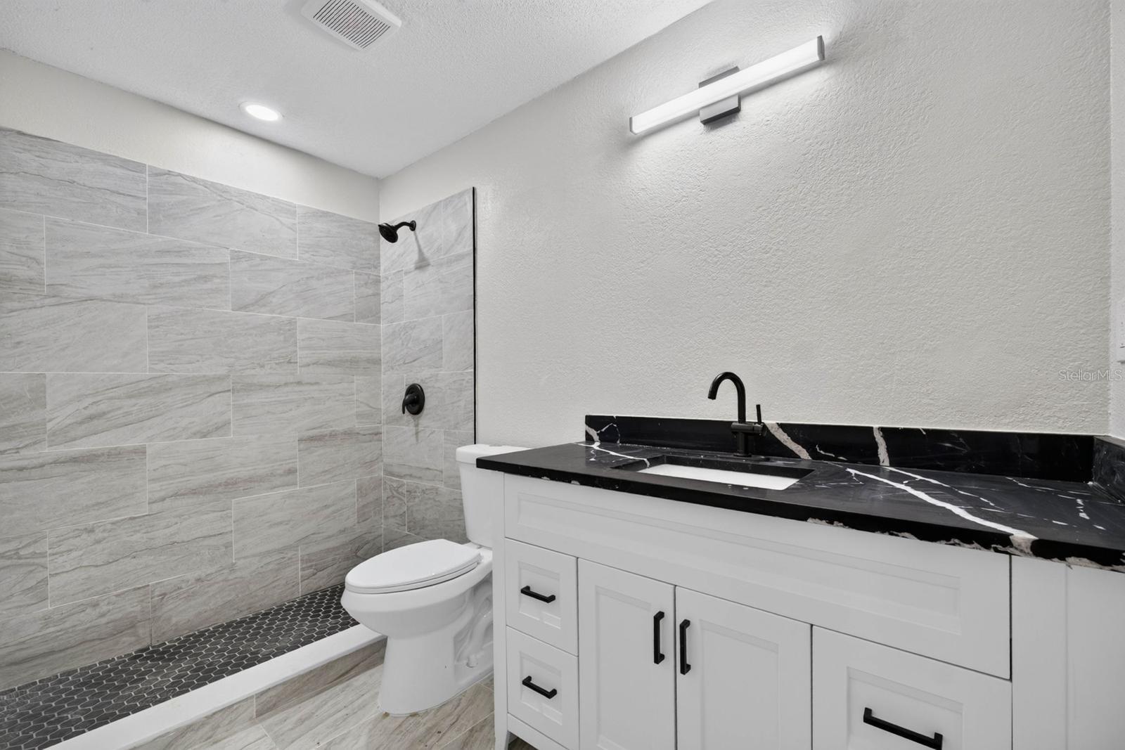 TB8542080 Property Photo 36