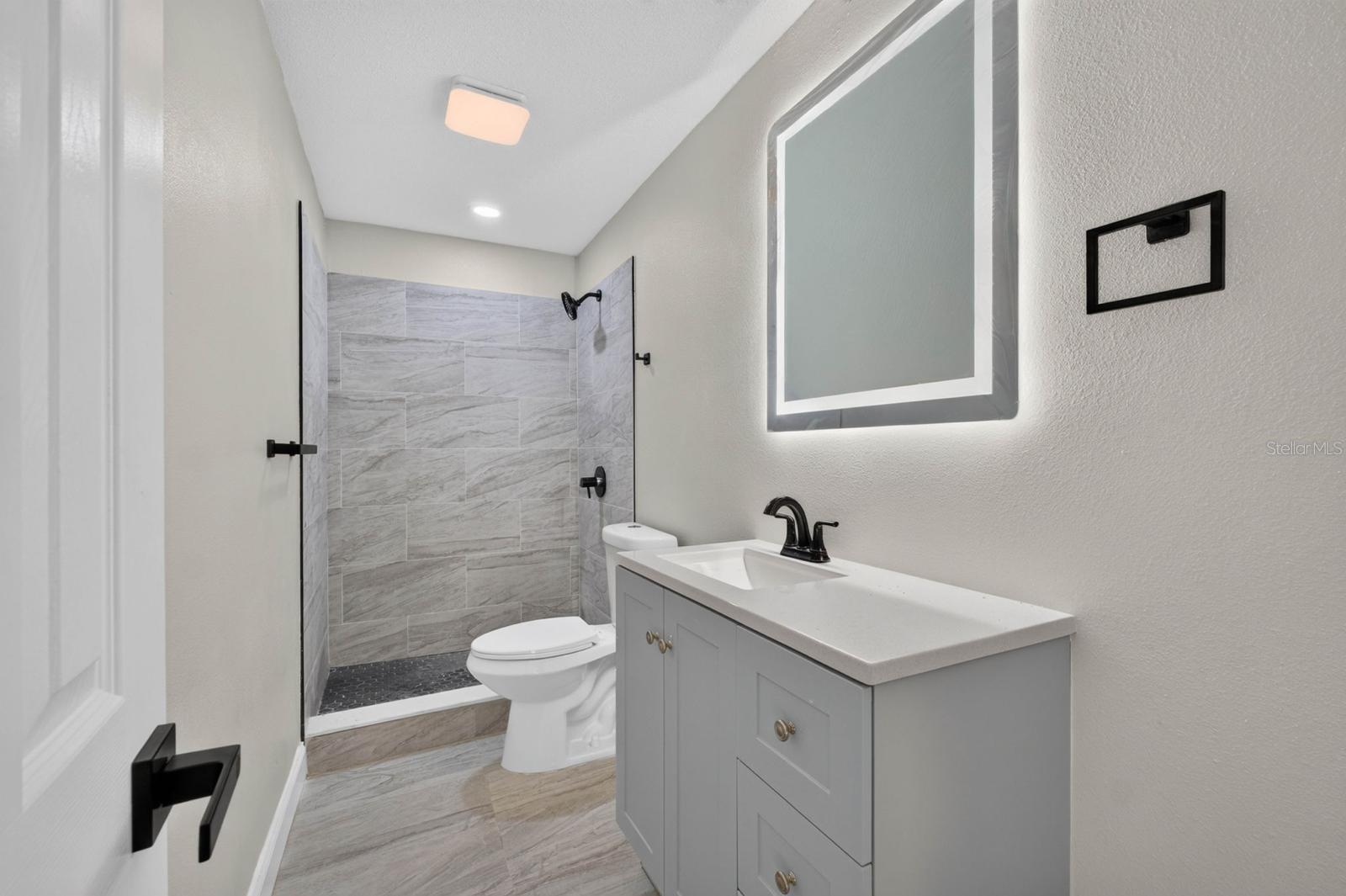 TB8542080 Property Photo 40