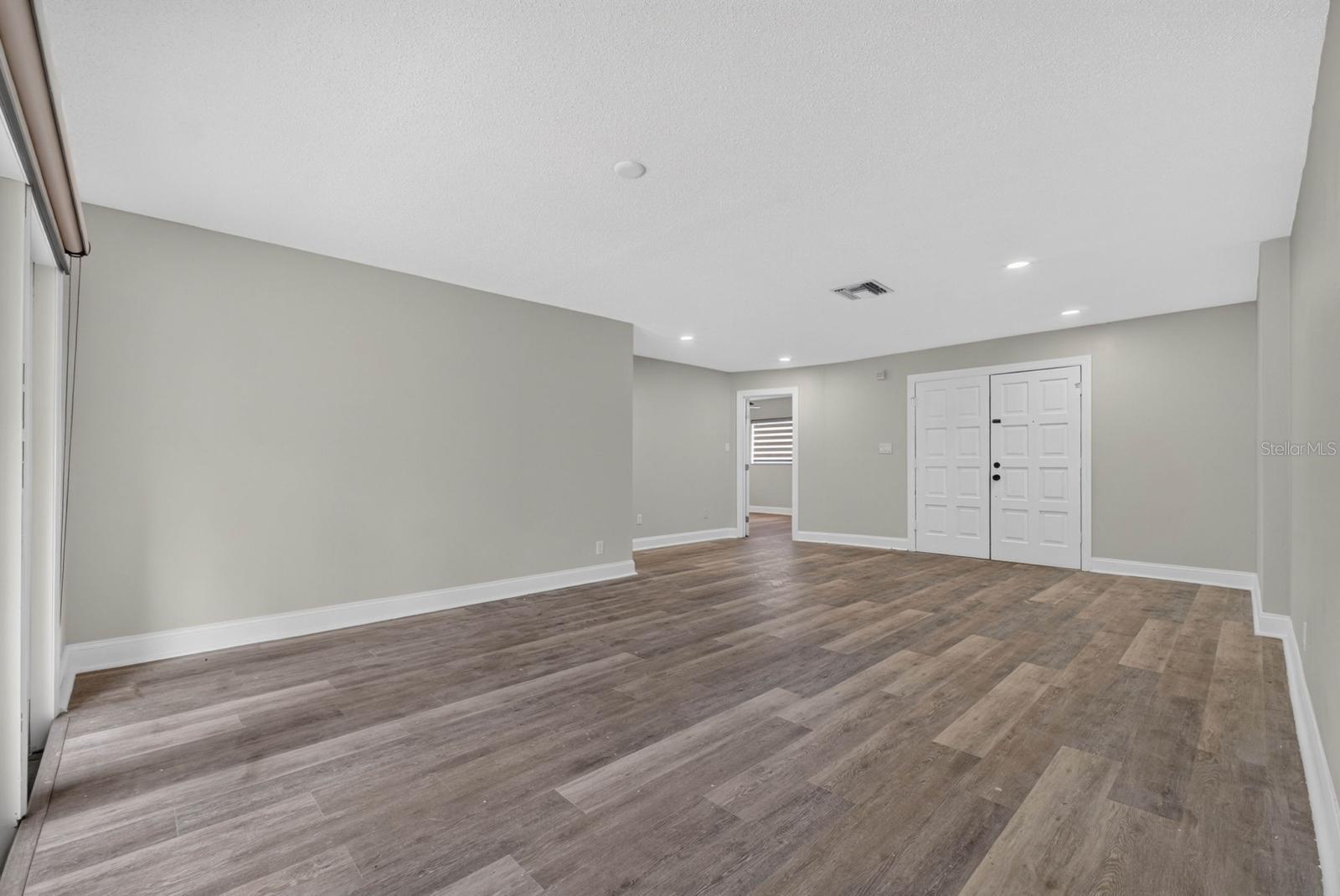 TB8542080 Property Photo 48