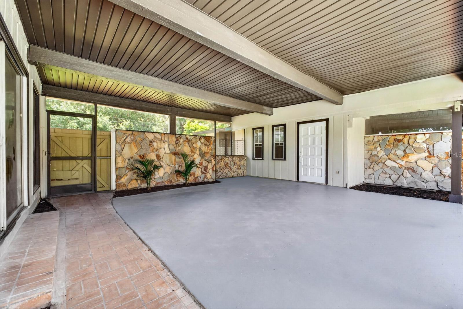 TB8542080 Property Photo 58