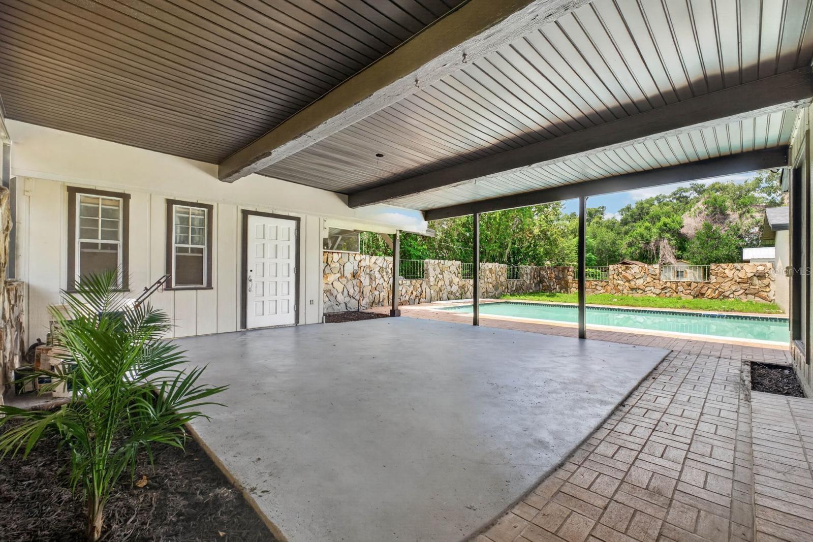 TB8542080 Property Photo 59