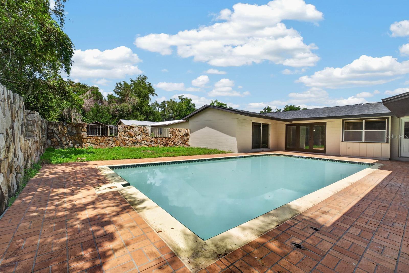 TB8542080 Property Photo 62