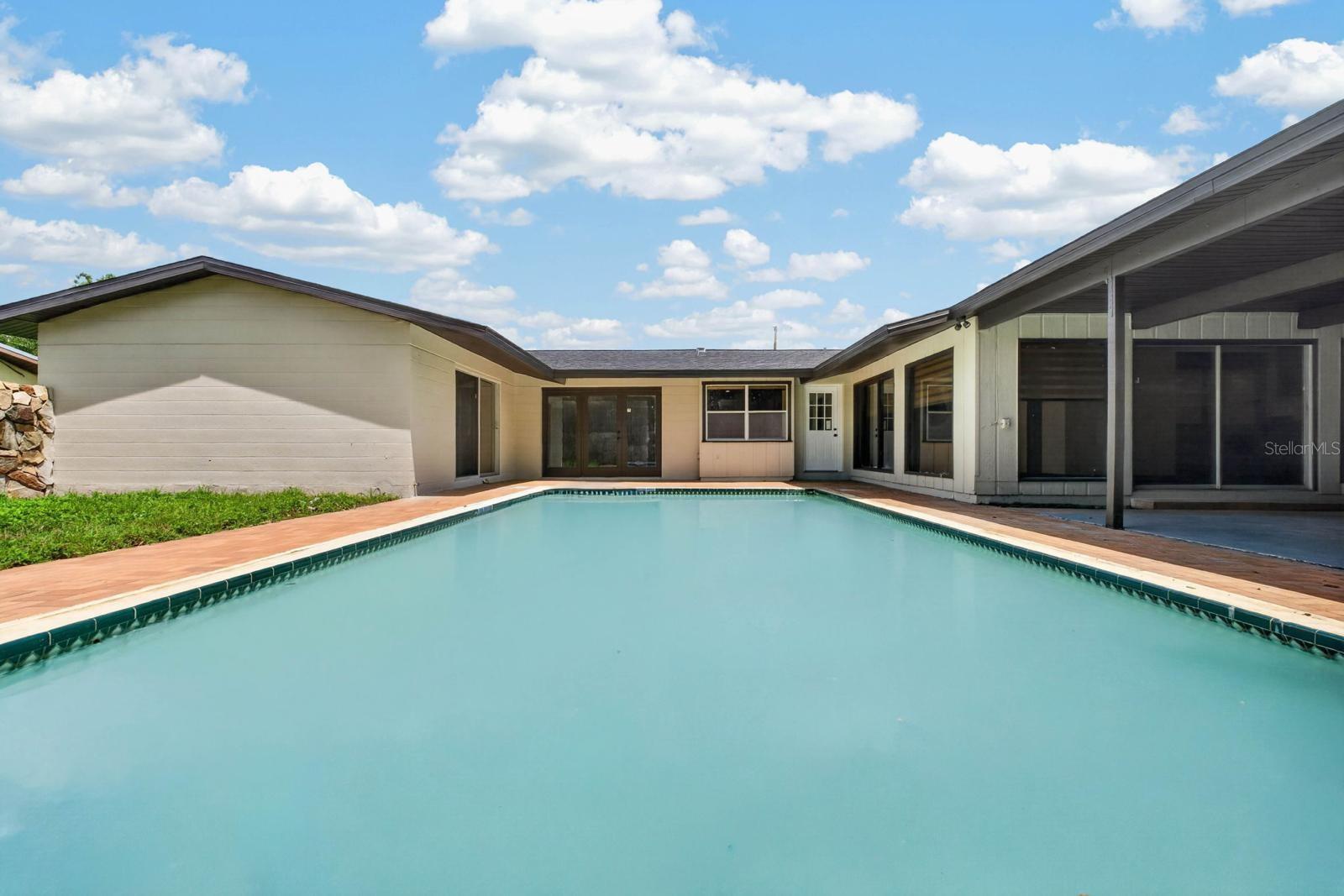 TB8542080 Property Photo 63