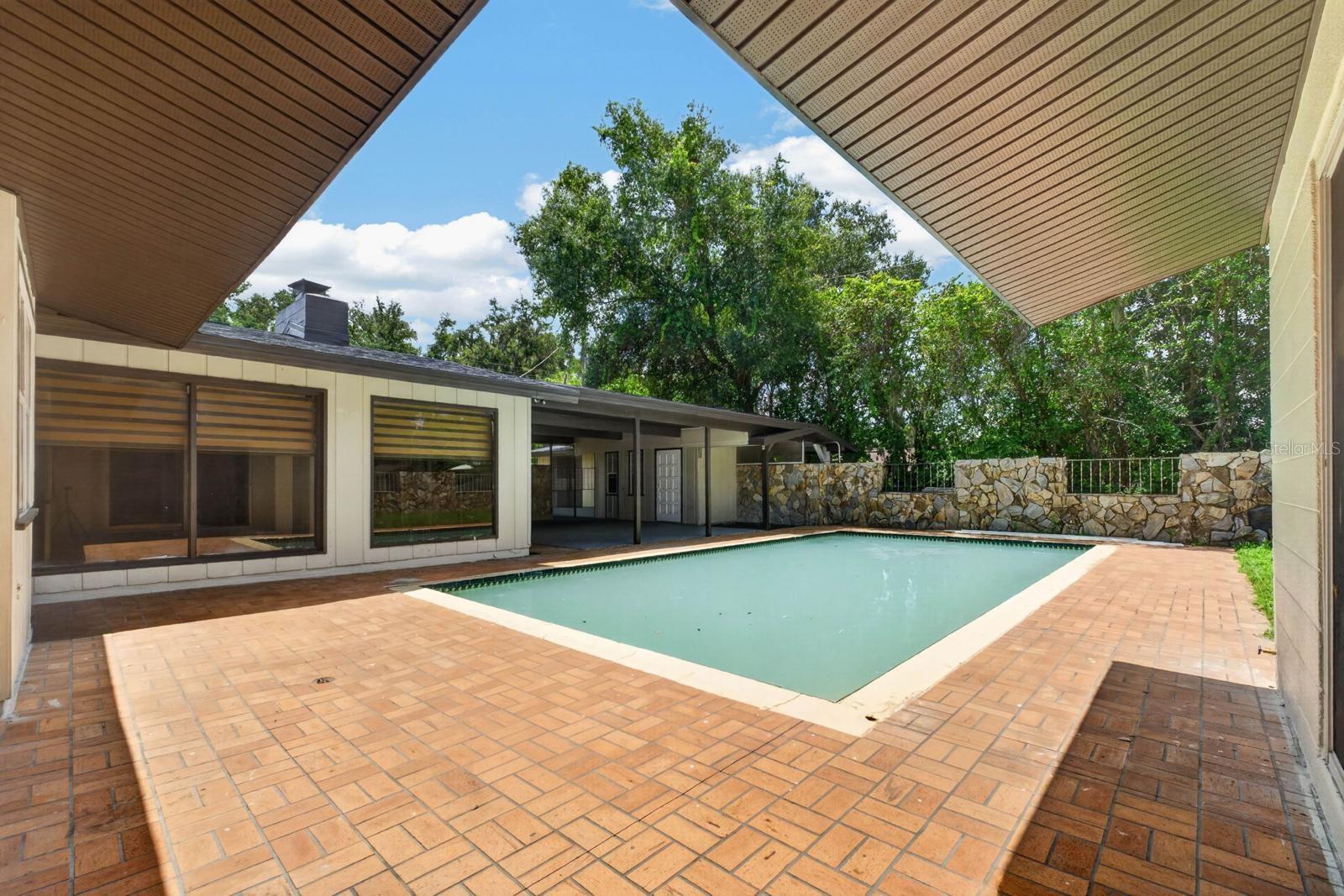 TB8542080 Property Photo 64