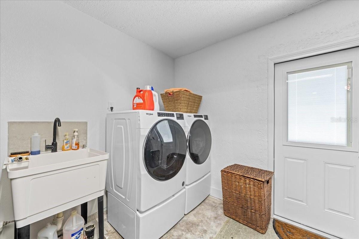 3537 Seaway Dr Property Photo 48
