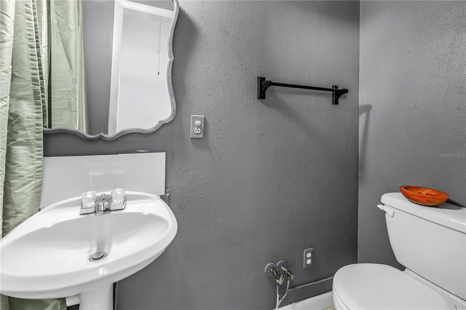 7999 Ridge Rd Property Photo 32