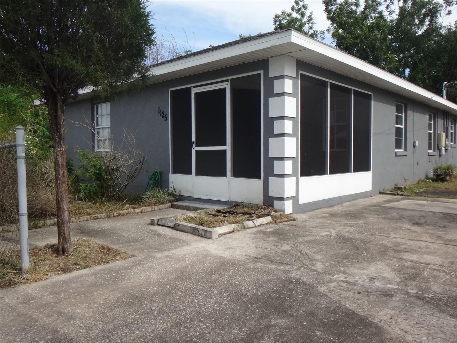 1125 Britts Ln Property Photo 1