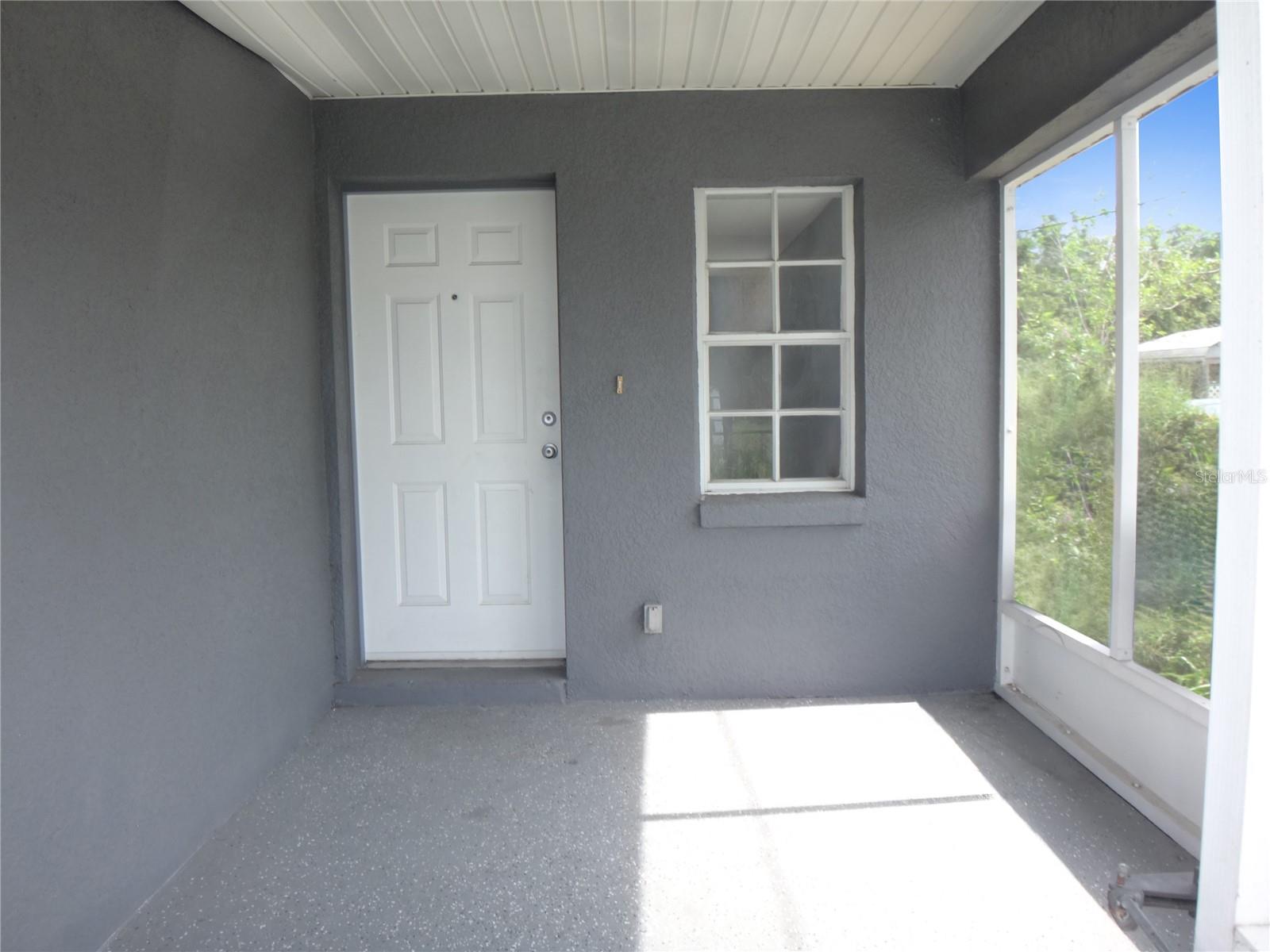 1125 Britts Ln Property Photo 3