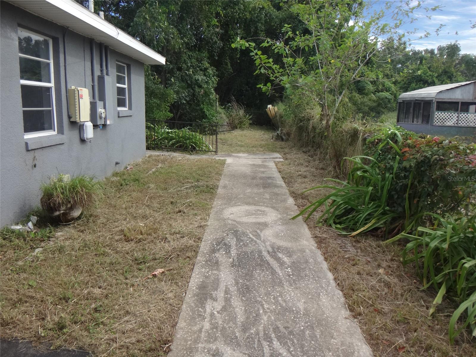 1125 Britts Ln Property Photo 18
