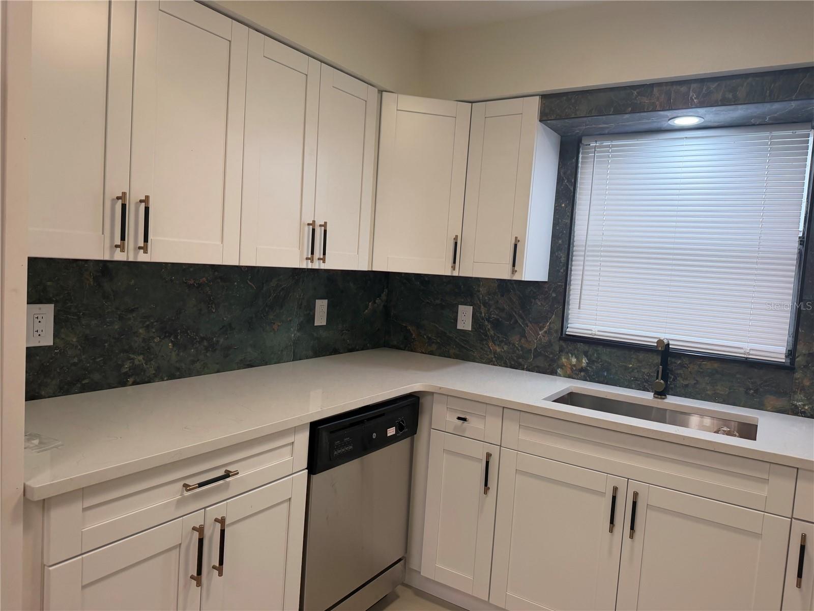 7210 N Manhattan Ave #1724 Property Photo 7