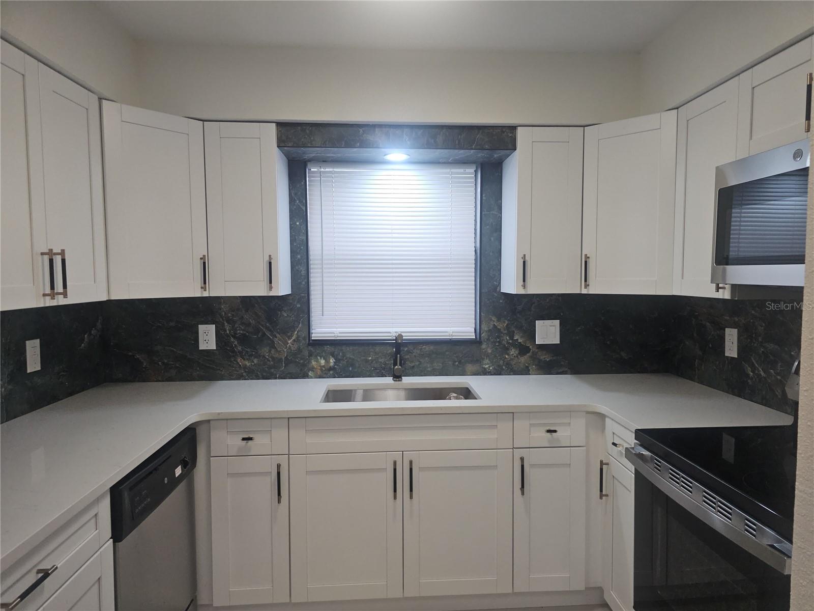 7210 N Manhattan Ave #1724 Property Photo 10