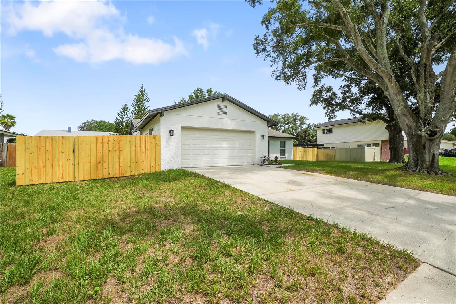 1901 Lakeview Dr Property Photo 3