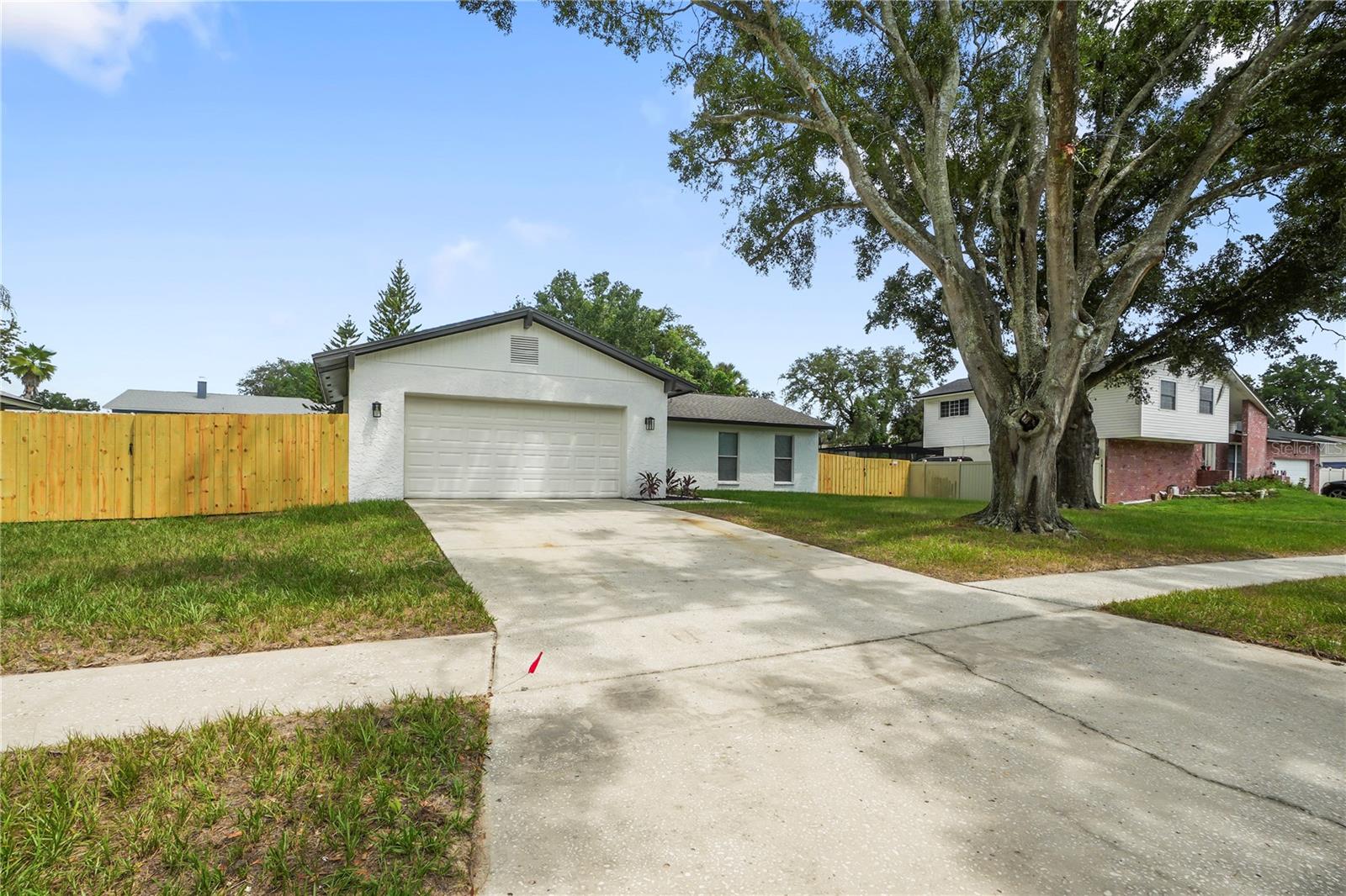 1901 Lakeview Dr Property Photo 4