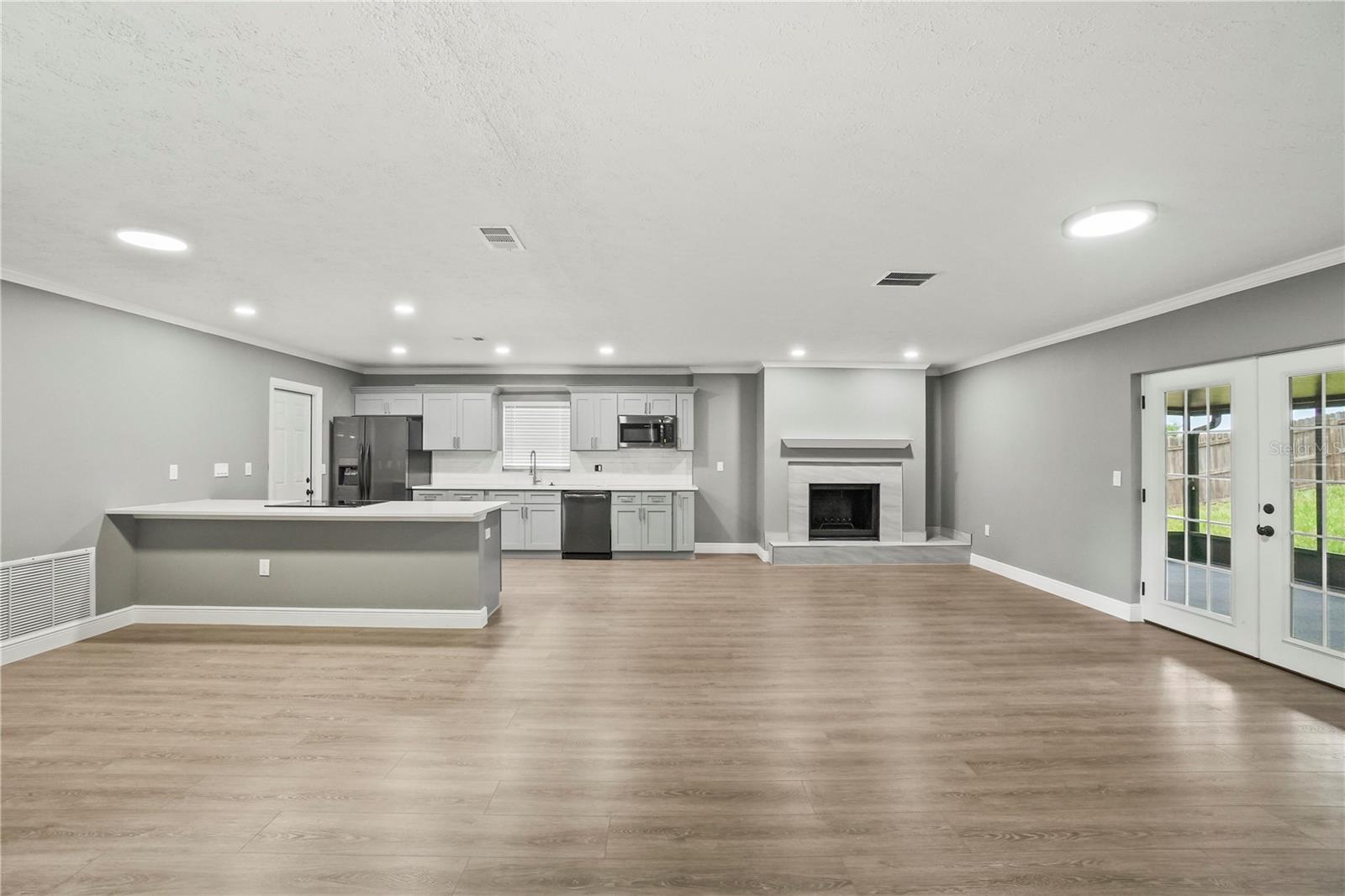 1901 Lakeview Dr Property Photo 6