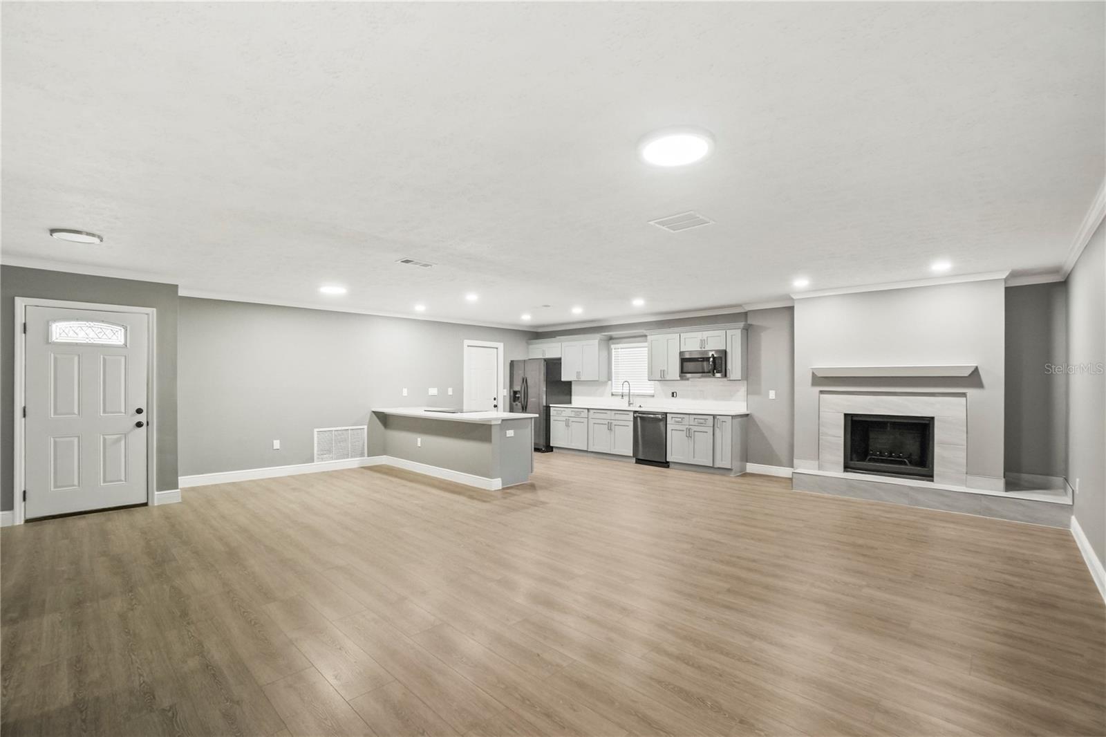 1901 Lakeview Dr Property Photo 7