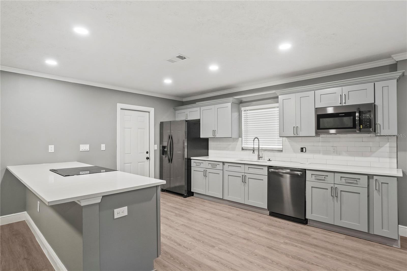 1901 Lakeview Dr Property Photo 10