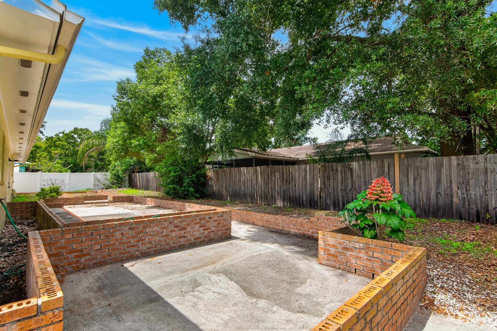3832 Parkside Dr Property Photo 2